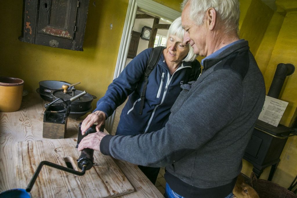 Seniors visiting the Old Houses