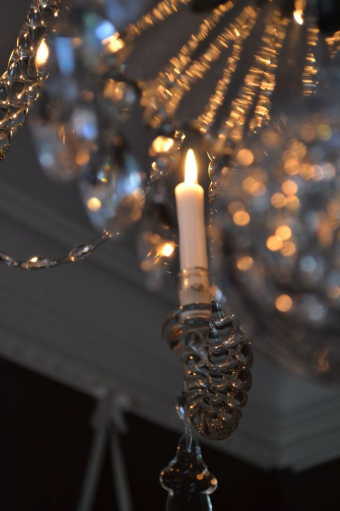 Detalje af lysekrone på Pederstrup