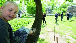 Die alten Häuser mit verspielten Kindern