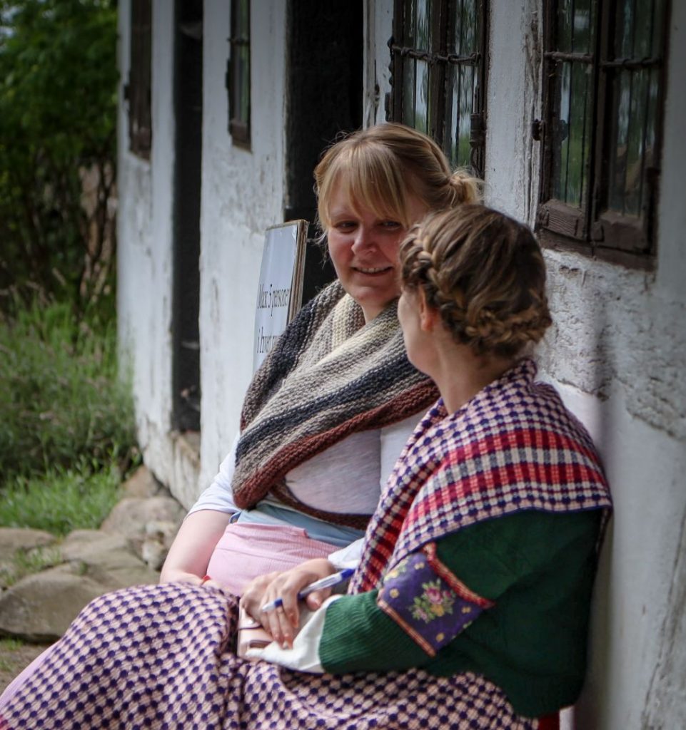 2 Frauen in Anzügen