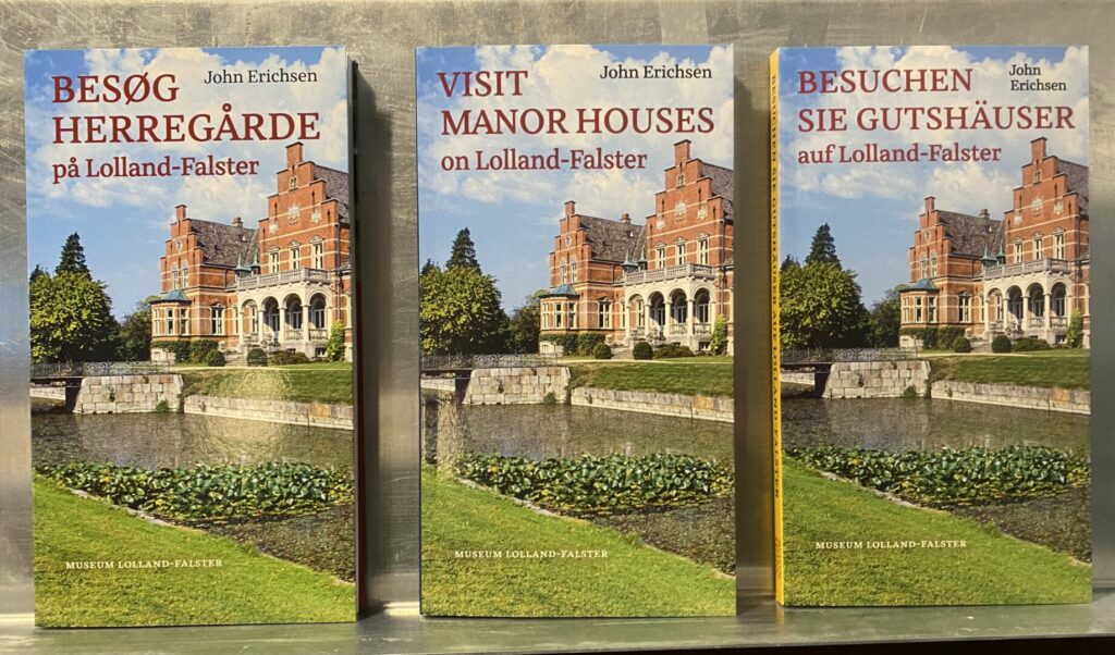 The book Visit Manors on Lolland-Falster in the three editions in Danish, English and German respectively